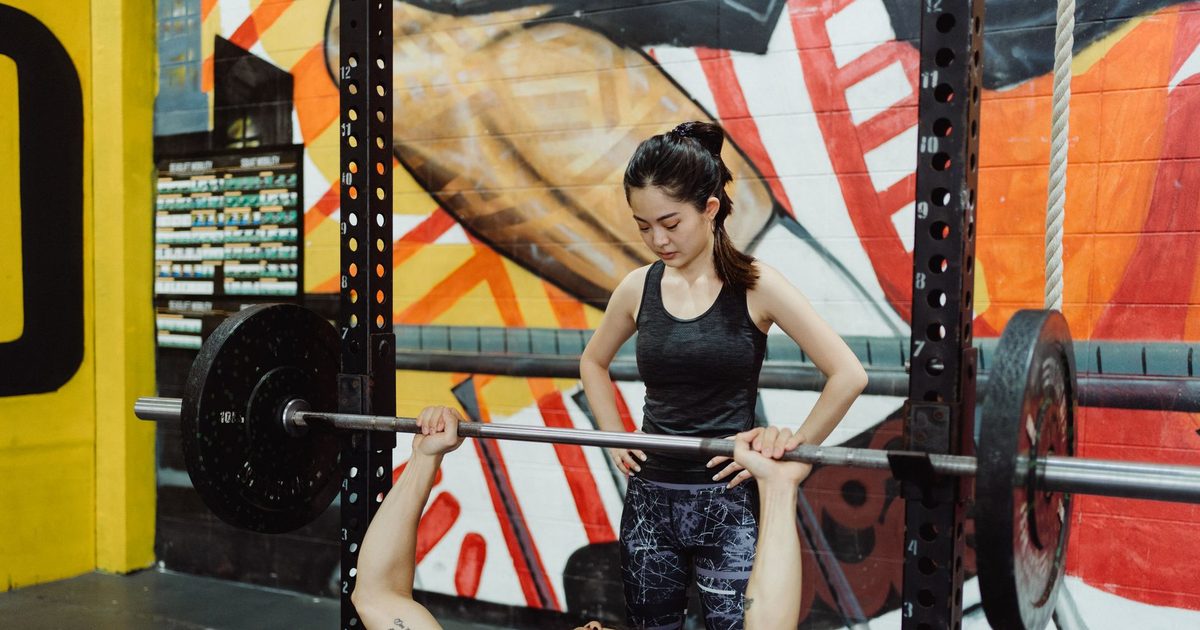 Gym Buddy vs Training Alone: A Fair Comparison