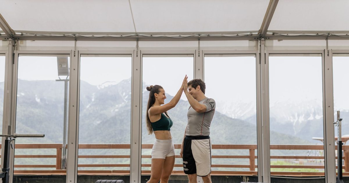 How to Find a Gym Buddy at Your Own Gym: From Nods to Shared Sessions